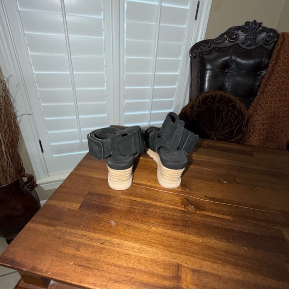 UGG Ileana wedge sandals, Size 6.5/7, GUC - Picture 6 of 8